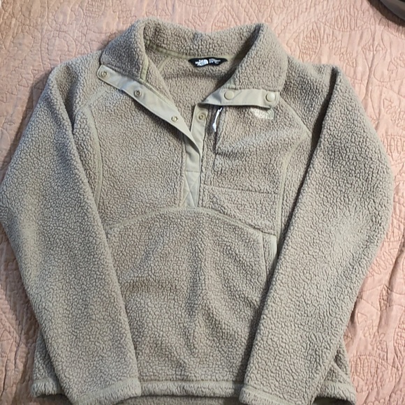 The North Face Jackets & Blazers - North face pullover